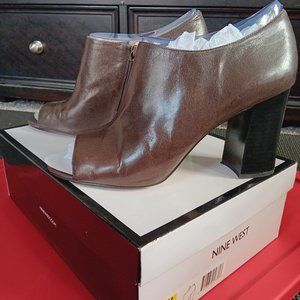 Beautiful Dark grey leather peep toe bootie